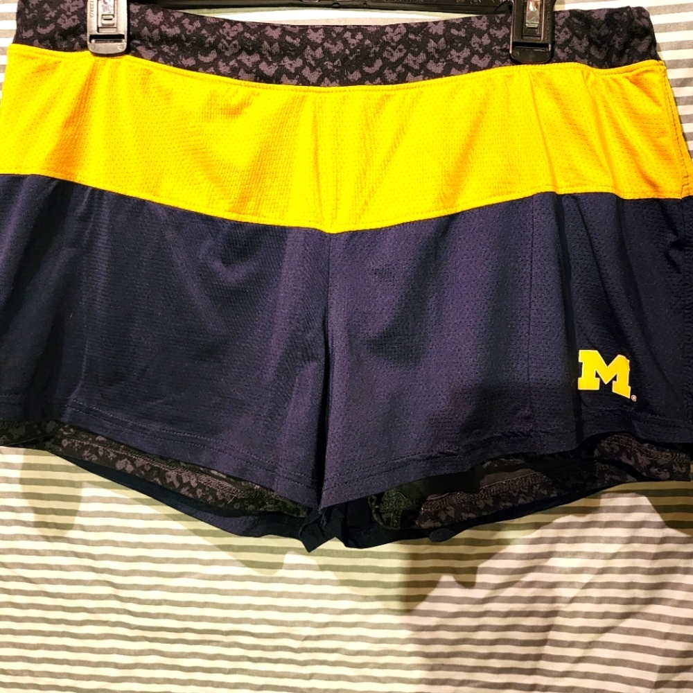 Women's University Of Michigan Athletic Shorts XL Bike Shorts